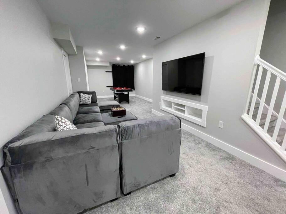 4 Bedroom 3 Bath Sleeps 10 Pet Friendly Private Backyard, 2 Car Garage, City Views, Close To All Stadiums And Casino Pittsburgh Ngoại thất bức ảnh