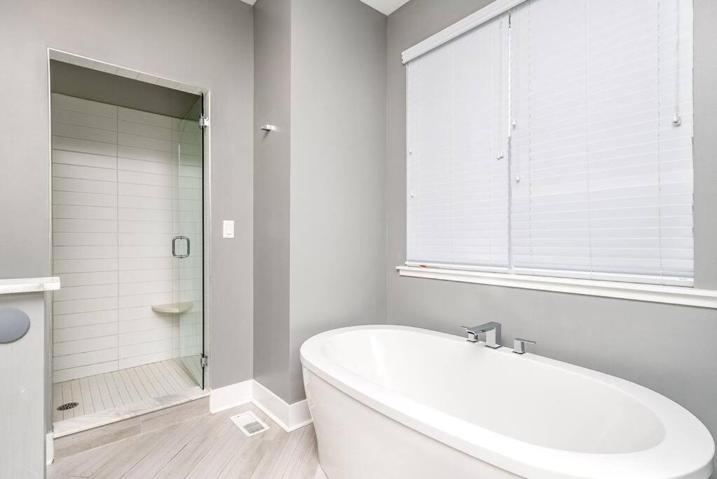 4 Bedroom 3 Bath Sleeps 10 Pet Friendly Private Backyard, 2 Car Garage, City Views, Close To All Stadiums And Casino Pittsburgh Ngoại thất bức ảnh