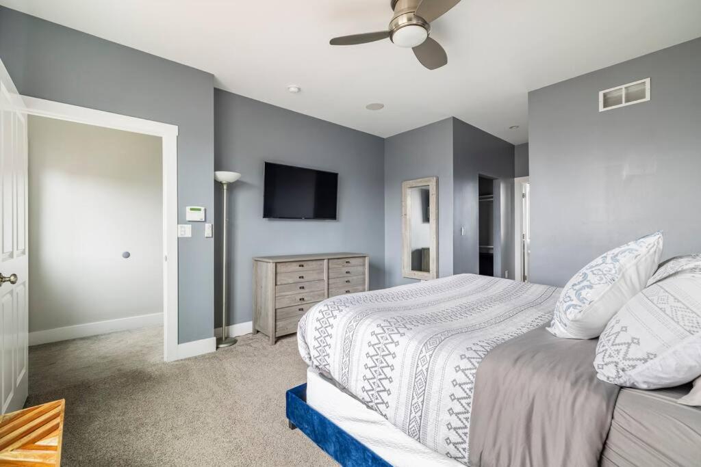 4 Bedroom 3 Bath Sleeps 10 Pet Friendly Private Backyard, 2 Car Garage, City Views, Close To All Stadiums And Casino Pittsburgh Ngoại thất bức ảnh