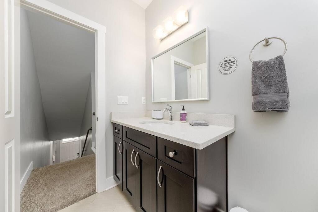 4 Bedroom 3 Bath Sleeps 10 Pet Friendly Private Backyard, 2 Car Garage, City Views, Close To All Stadiums And Casino Pittsburgh Ngoại thất bức ảnh
