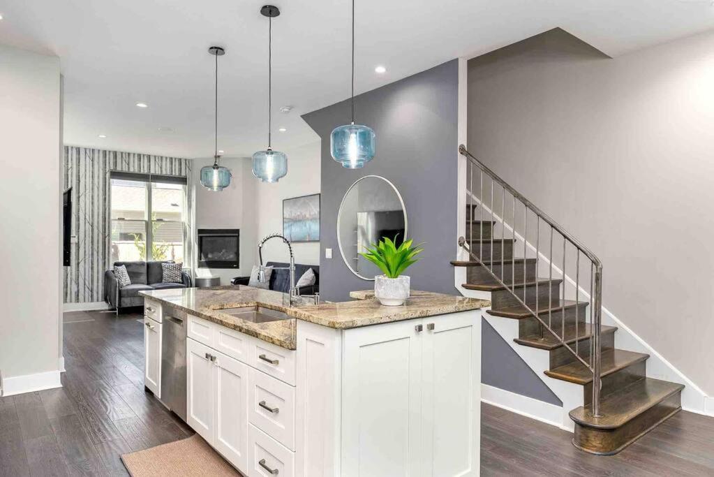 4 Bedroom 3 Bath Sleeps 10 Pet Friendly Private Backyard, 2 Car Garage, City Views, Close To All Stadiums And Casino Pittsburgh Ngoại thất bức ảnh