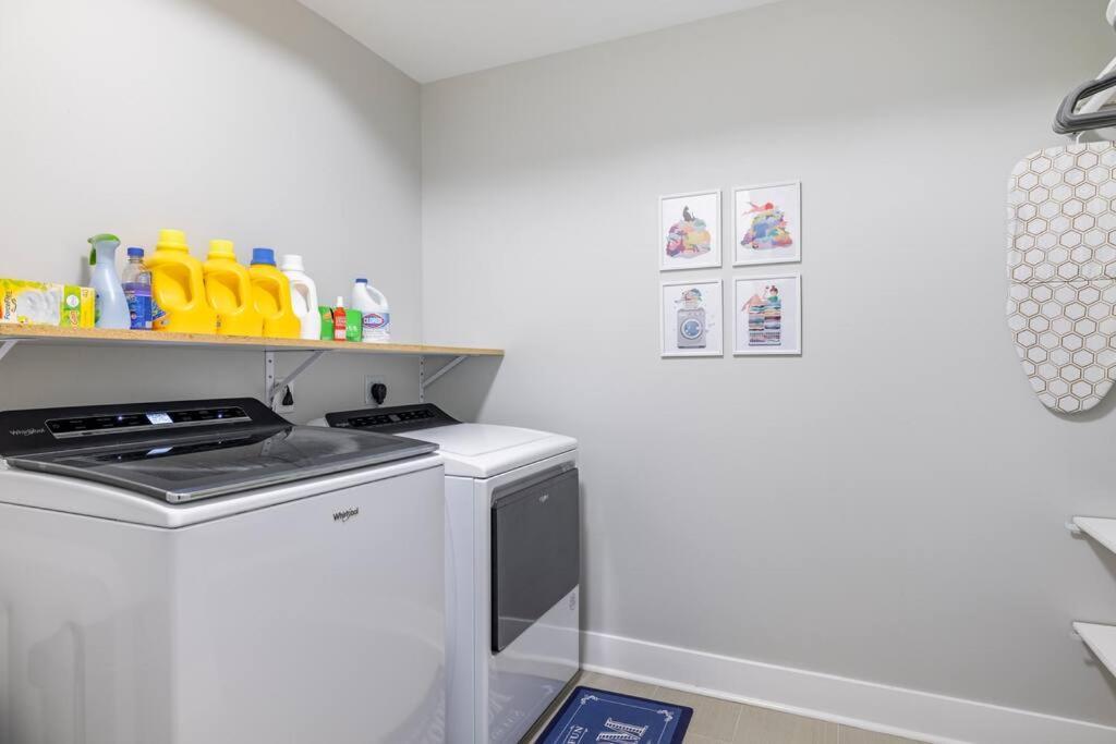 4 Bedroom 3 Bath Sleeps 10 Pet Friendly Private Backyard, 2 Car Garage, City Views, Close To All Stadiums And Casino Pittsburgh Ngoại thất bức ảnh
