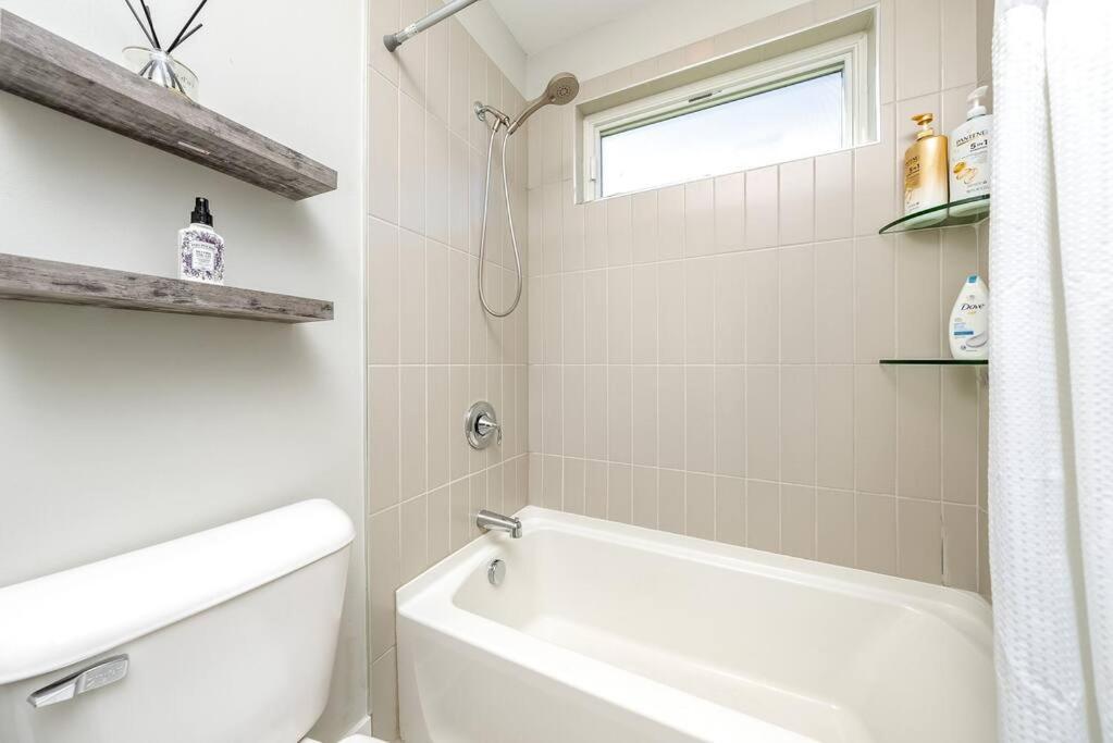 4 Bedroom 3 Bath Sleeps 10 Pet Friendly Private Backyard, 2 Car Garage, City Views, Close To All Stadiums And Casino Pittsburgh Ngoại thất bức ảnh