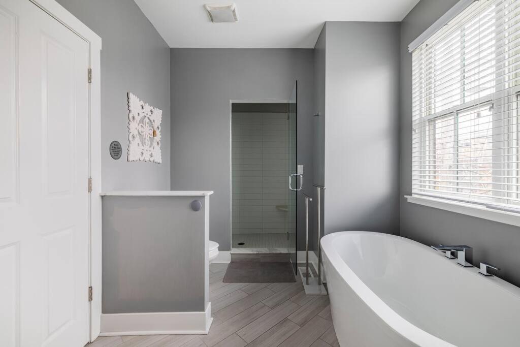 4 Bedroom 3 Bath Sleeps 10 Pet Friendly Private Backyard, 2 Car Garage, City Views, Close To All Stadiums And Casino Pittsburgh Ngoại thất bức ảnh
