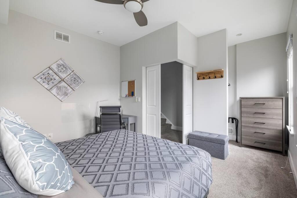 4 Bedroom 3 Bath Sleeps 10 Pet Friendly Private Backyard, 2 Car Garage, City Views, Close To All Stadiums And Casino Pittsburgh Ngoại thất bức ảnh