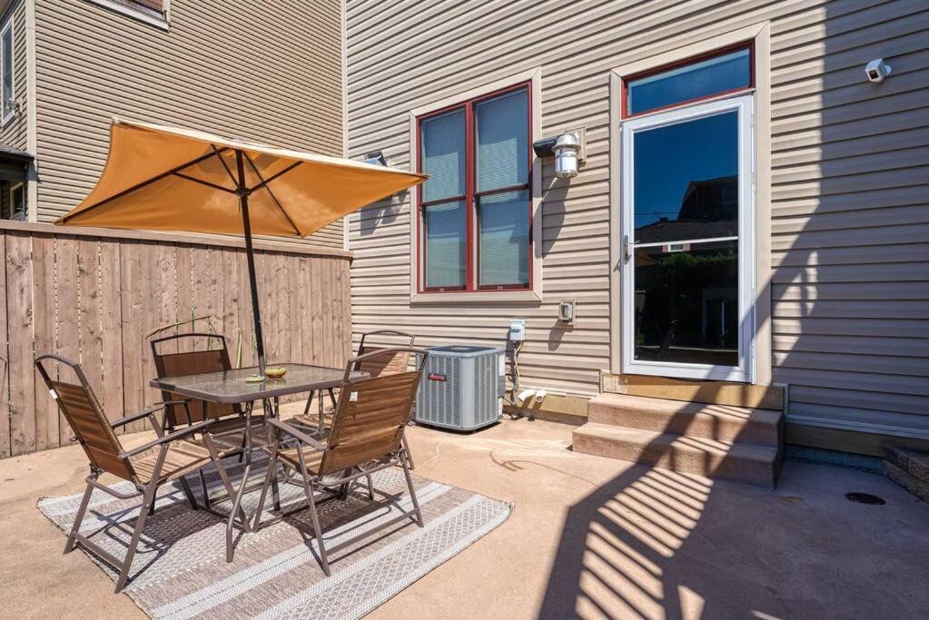 4 Bedroom 3 Bath Sleeps 10 Pet Friendly Private Backyard, 2 Car Garage, City Views, Close To All Stadiums And Casino Pittsburgh Ngoại thất bức ảnh