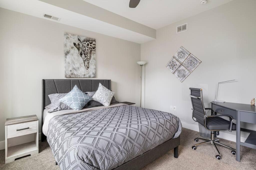 4 Bedroom 3 Bath Sleeps 10 Pet Friendly Private Backyard, 2 Car Garage, City Views, Close To All Stadiums And Casino Pittsburgh Ngoại thất bức ảnh