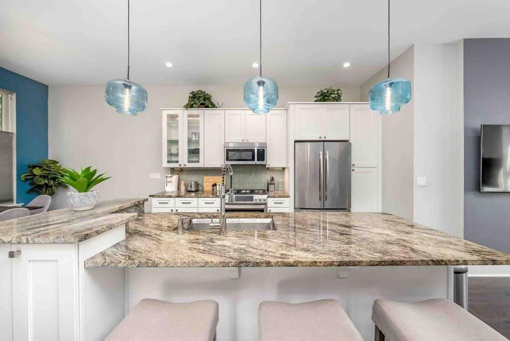 4 Bedroom 3 Bath Sleeps 10 Pet Friendly Private Backyard, 2 Car Garage, City Views, Close To All Stadiums And Casino Pittsburgh Ngoại thất bức ảnh