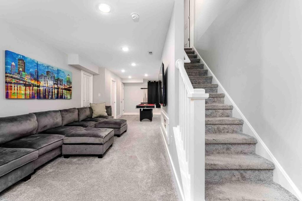 4 Bedroom 3 Bath Sleeps 10 Pet Friendly Private Backyard, 2 Car Garage, City Views, Close To All Stadiums And Casino Pittsburgh Ngoại thất bức ảnh