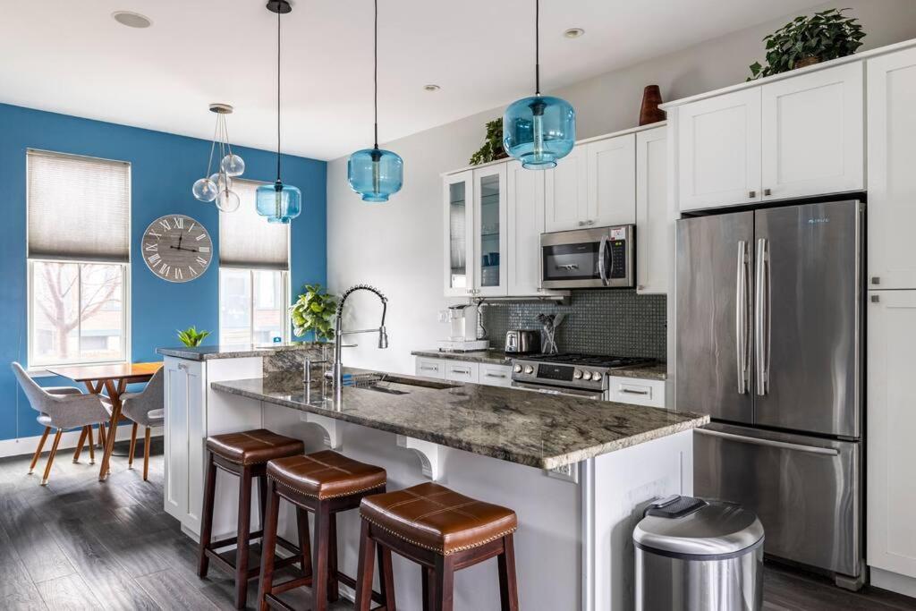 4 Bedroom 3 Bath Sleeps 10 Pet Friendly Private Backyard, 2 Car Garage, City Views, Close To All Stadiums And Casino Pittsburgh Ngoại thất bức ảnh