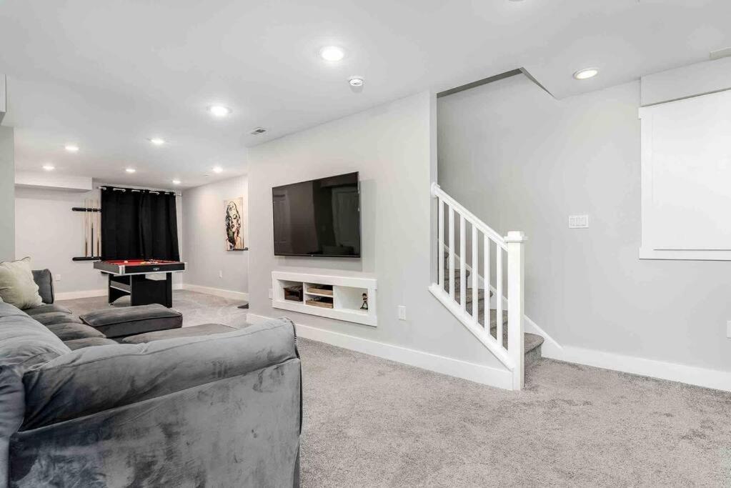 4 Bedroom 3 Bath Sleeps 10 Pet Friendly Private Backyard, 2 Car Garage, City Views, Close To All Stadiums And Casino Pittsburgh Ngoại thất bức ảnh
