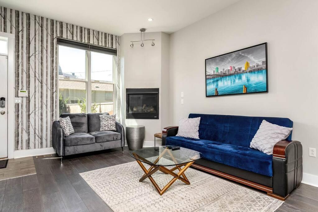 4 Bedroom 3 Bath Sleeps 10 Pet Friendly Private Backyard, 2 Car Garage, City Views, Close To All Stadiums And Casino Pittsburgh Ngoại thất bức ảnh
